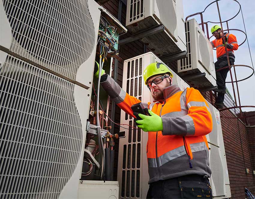 Commercial-HVAC-technicians